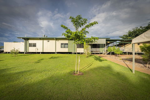 Victoria Accommodation Village - Sunshine Coast Guide 6