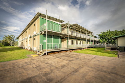 Victoria Accommodation Village - Sunshine Coast Guide 3