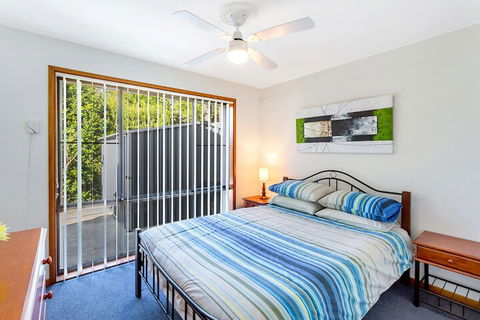 Campbell Avenue 28 - Sunshine Coast Guide 1