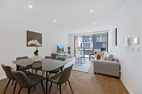 HomeHotel Waterside Luxury & New Residences - Sunshine Coast Guide 1