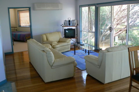 Sandy Point Beach Escape - Sunshine Coast Guide 5