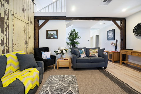 Accommodation Hunter - James St Morpeth - Sunshine Coast Guide 3