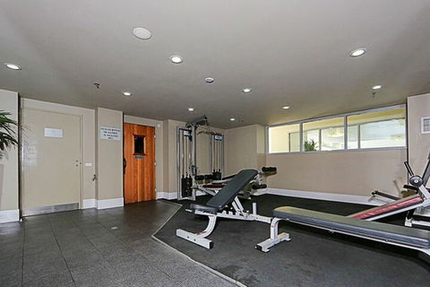 Spacious 1-Bedroom Apartment With Parking - Sunshine Coast Guide 7
