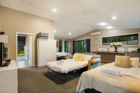 A PERFECT STAY - Lennox Unique Coastal Retreat - Sunshine Coast Guide 5