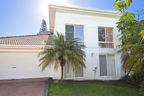 1 / 17 22nd Ave Sawtell NSW - Sunshine Coast Guide 1