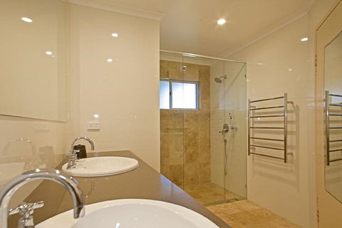 1 / 17 22nd Ave Sawtell NSW - Sunshine Coast Guide 6
