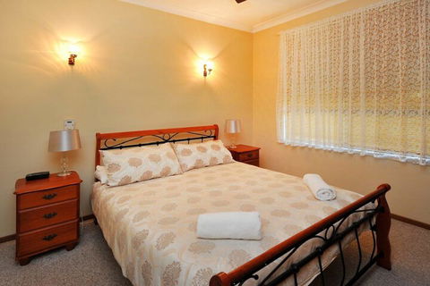 Rose Cottage Sawtell NSW - Sunshine Coast Guide 1