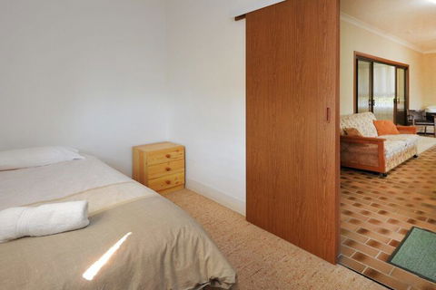 Rose Cottage Sawtell NSW - Sunshine Coast Guide 4