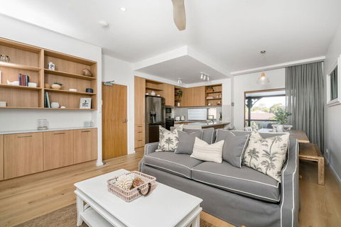 A PERFECT STAY - Luxe & Bloom - Sunshine Coast Guide 4