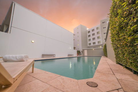 Absolute Riverfront One Bedroom Apartment - Sunshine Coast Guide 3