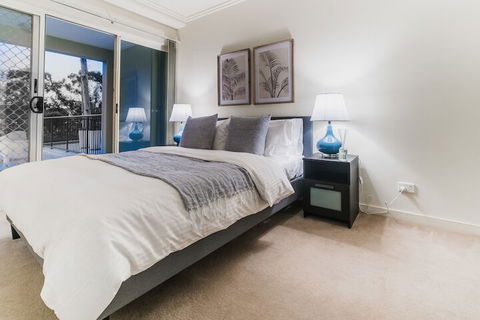 Absolute Riverfront One Bedroom Apartment - Sunshine Coast Guide 7