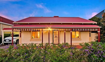 Adelaide 4 Bedroom House With Pool - Sunshine Coast Guide 0