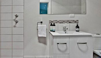 Adelaide 4 Bedroom House With Pool - Sunshine Coast Guide 6