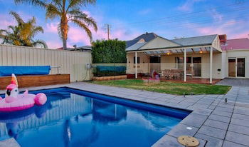 Adelaide 4 Bedroom House With Pool - Sunshine Coast Guide 2