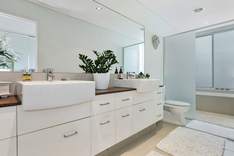 COASTAL CHIC At CASUARINA - Sunshine Coast Guide 6