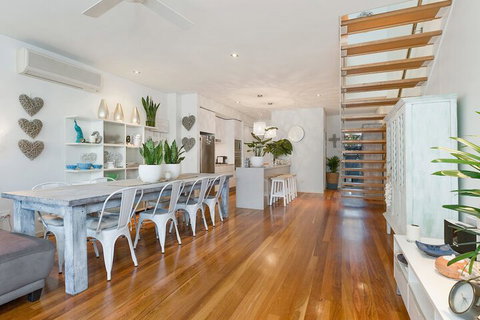 COASTAL CHIC At CASUARINA - Sunshine Coast Guide 2