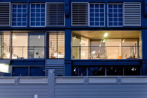 Absolute Sydney Harbour Front Luxury With Parking - Sunshine Coast Guide 1