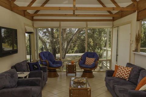 Tranquillity On Riverview 33 Riverview Drive - Sunshine Coast Guide 4