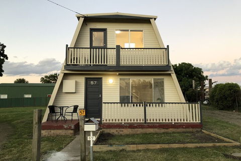 Millieâ€™s A Frame Uralla Haven - Sunshine Coast Guide 1