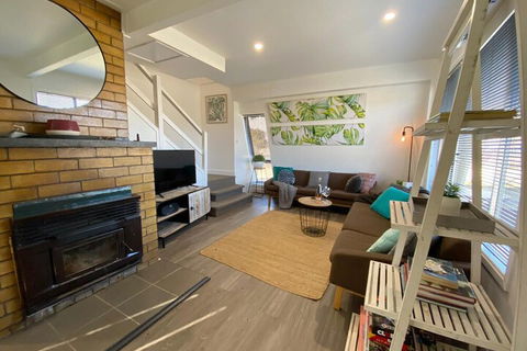Millieâ€™s A Frame Uralla Haven - Sunshine Coast Guide 4