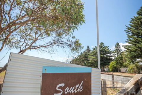 South Shores Yellowfin Villa 95 South Shores Normanville - Sunshine Coast Guide 1