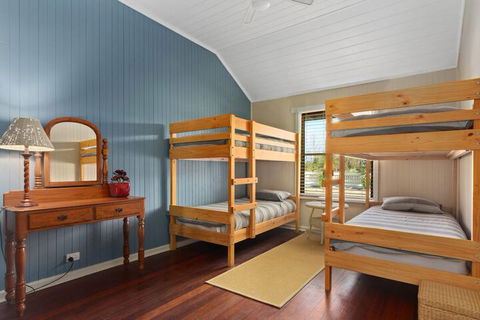 Palperipa 23 Heathcote Street - Sunshine Coast Guide 2