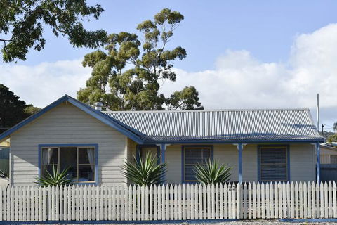 Palperipa 23 Heathcote Street - Sunshine Coast Guide 1