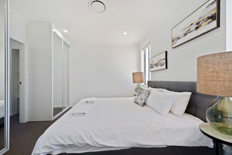 HomeHotel Luxurious 3 Bedrooms - Sunshine Coast Guide 6
