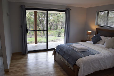 Eagle Bay House - Sunshine Coast Guide 2