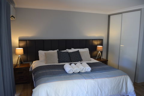 Eagle Bay House - Sunshine Coast Guide 3