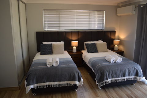 Eagle Bay House - Sunshine Coast Guide 5
