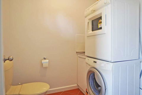 THE Sails 8 Linen Included Central Location - Sunshine Coast Guide 5