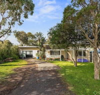 11 Findlay Street - Sunshine Coast Guide