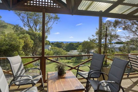 Sandy Feet Retreat 13 Scenic View Drive - Sunshine Coast Guide 0