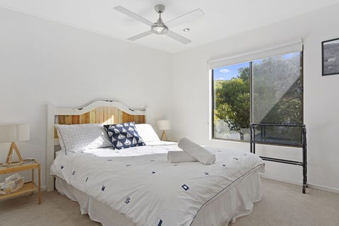Sandy Feet Retreat 13 Scenic View Drive - Sunshine Coast Guide 1
