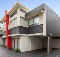 Phillip Island Townhouses - Sunshine Coast Guide