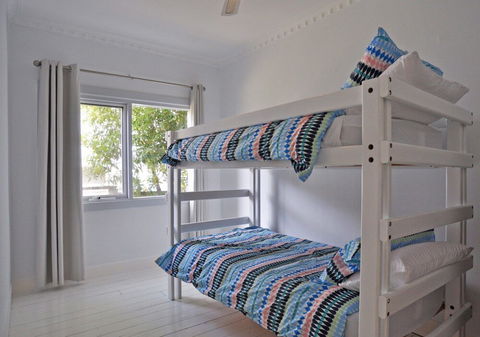 SEA Whispers Inlet Side - Sunshine Coast Guide 6