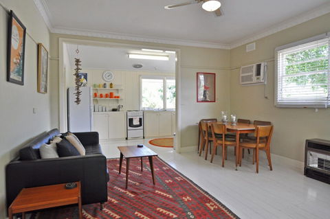 SEA Whispers Inlet Side - Sunshine Coast Guide 3