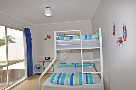 THE Esplanade 4 Free Wifi & Foxtel - Sunshine Coast Guide 1