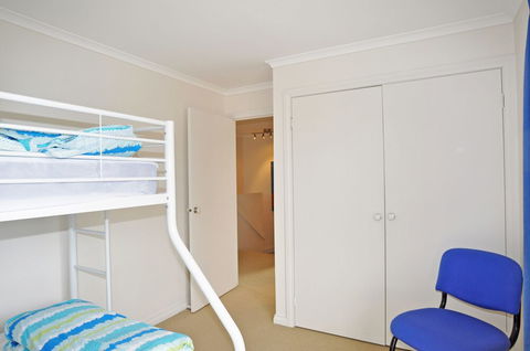 THE Esplanade 4 Free Wifi & Foxtel - Sunshine Coast Guide 3