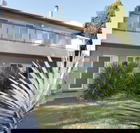 THE Esplanade 4 Free Wifi  Foxtel - Sunshine Coast Guide