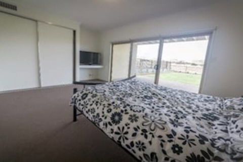 Wenneelys 26 / 45 St. Andrews Boulevard - Sunshine Coast Guide 0