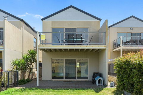 Wenneelys 26 / 45 St. Andrews Boulevard - Sunshine Coast Guide 5