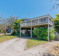 Inverloch Beach HUT Close TO Beach  Shops - Sunshine Coast Guide