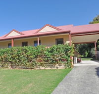 Beilby Beach Cottage Free Wifi  Foxtel PET Friendly - Sunshine Coast Guide