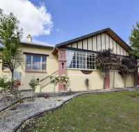 Wyatt Guest House - Sunshine Coast Guide