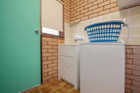 Ocean Avenue 55 - Sunshine Coast Guide 3
