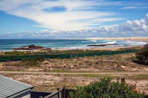 Ocean Avenue 55 - Sunshine Coast Guide 1