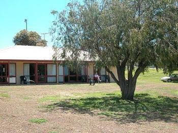 Portarlington Holiday Units & Pool - Sunshine Coast Guide 4