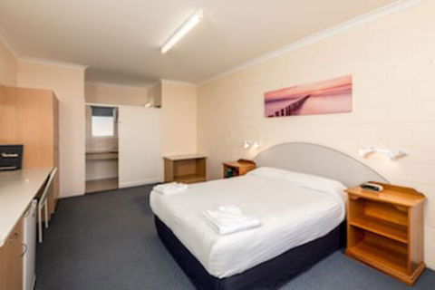 Blue Seas Motel - Sunshine Coast Guide 0